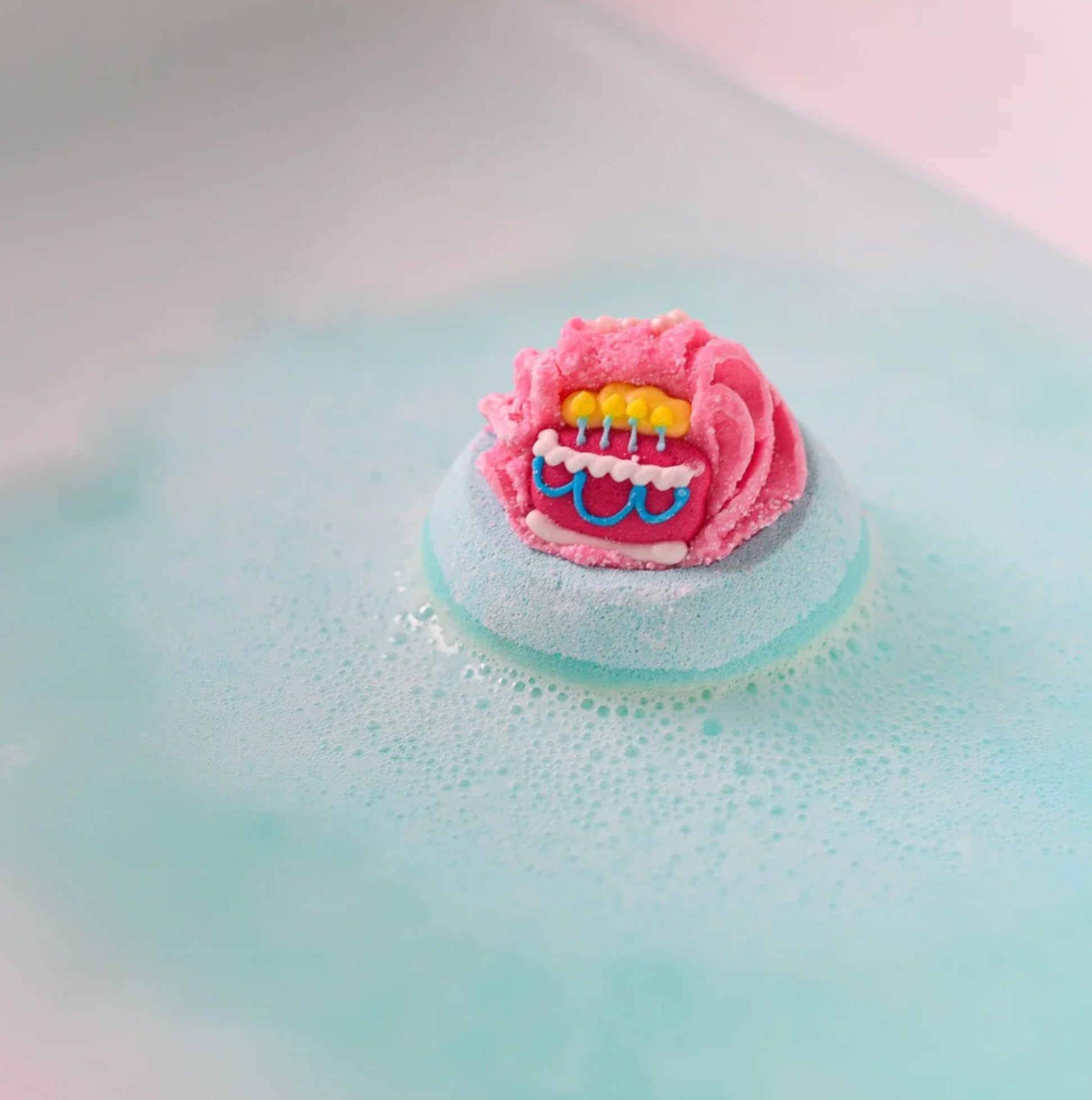 Bomb Cosmetics Happy Bath-Day Bath Blaster