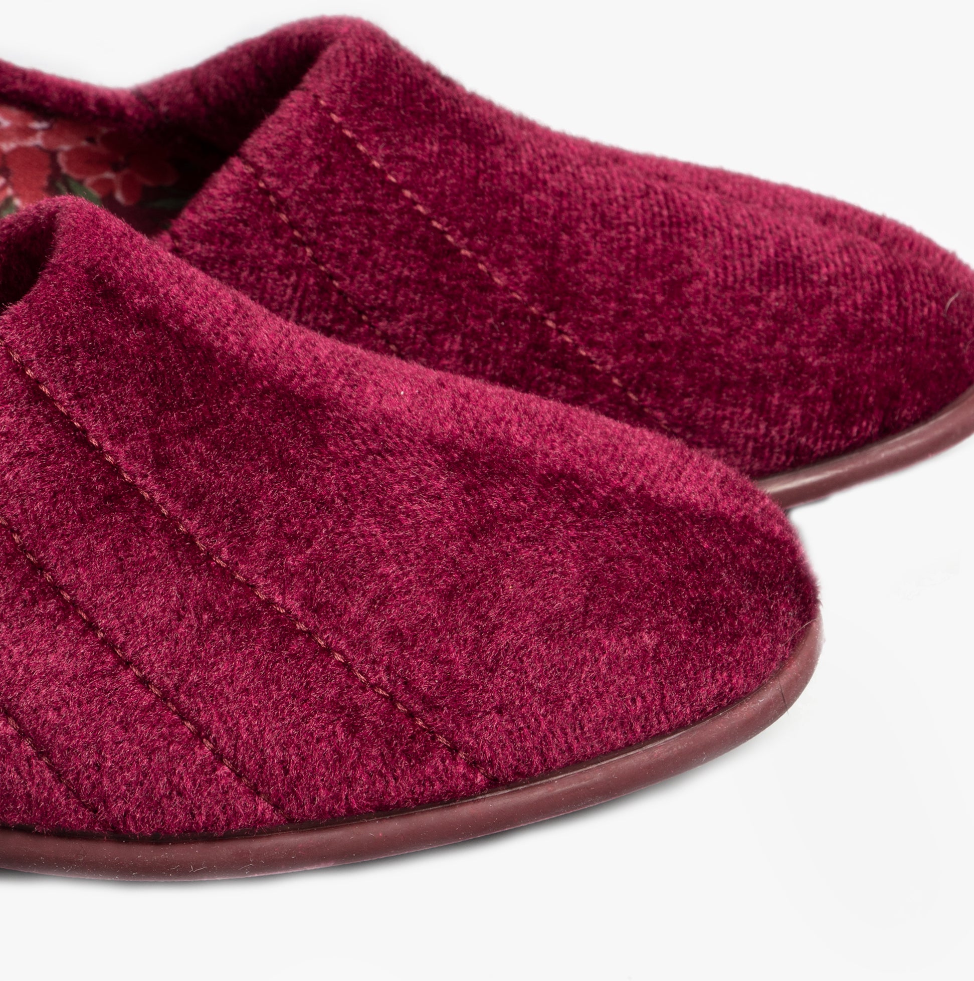 GBS AUDREY Slip On Womens Slippers Burgundy