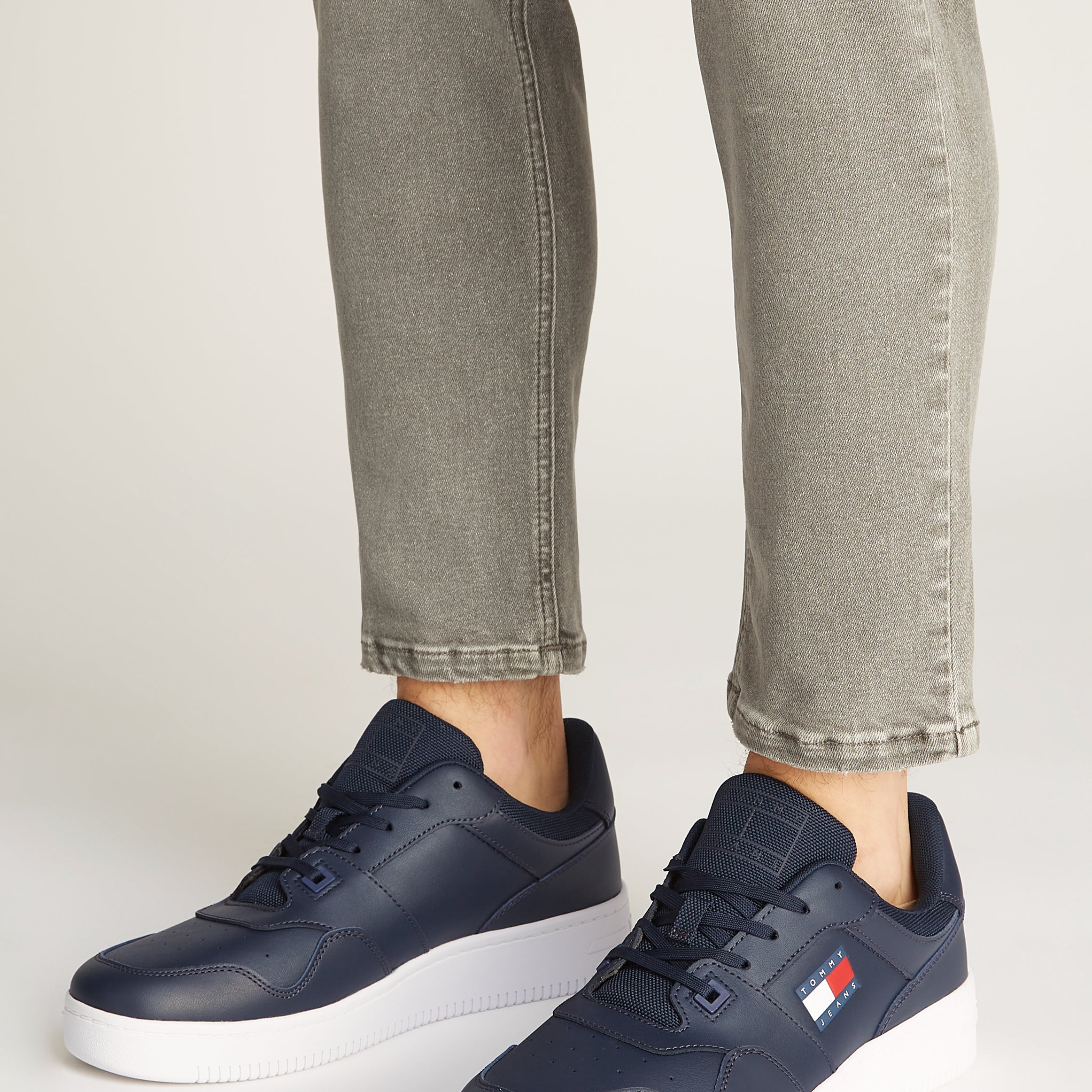 Tommy Hilfiger RETRO ESSENTIAL BASKETBALL Mens Trainers Dark Night Navy