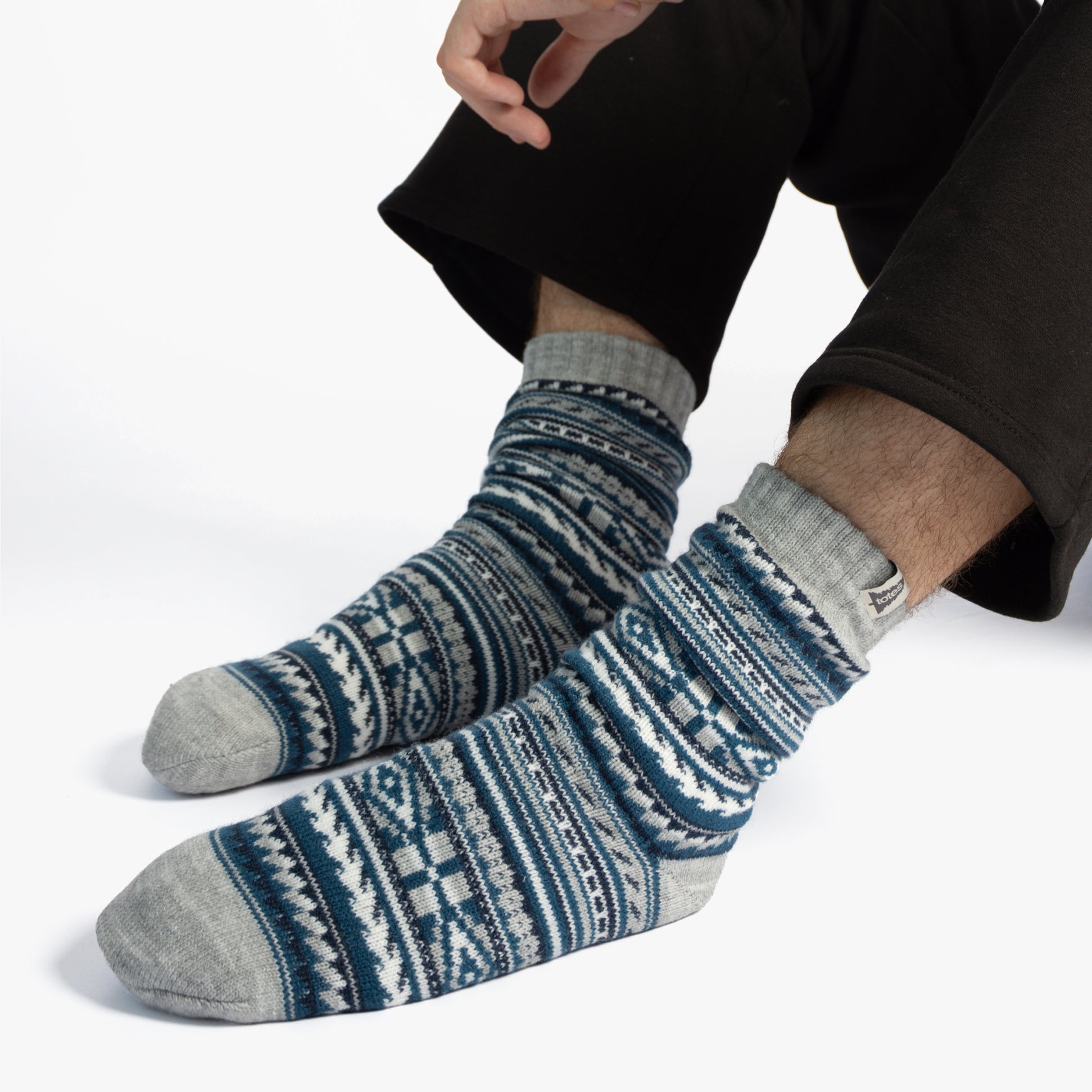 Totes Toasties 3377 SHERPA LINE FAIR ISLE SLIPPER SOCKS Mens Slipper Socks Blue Fair isle