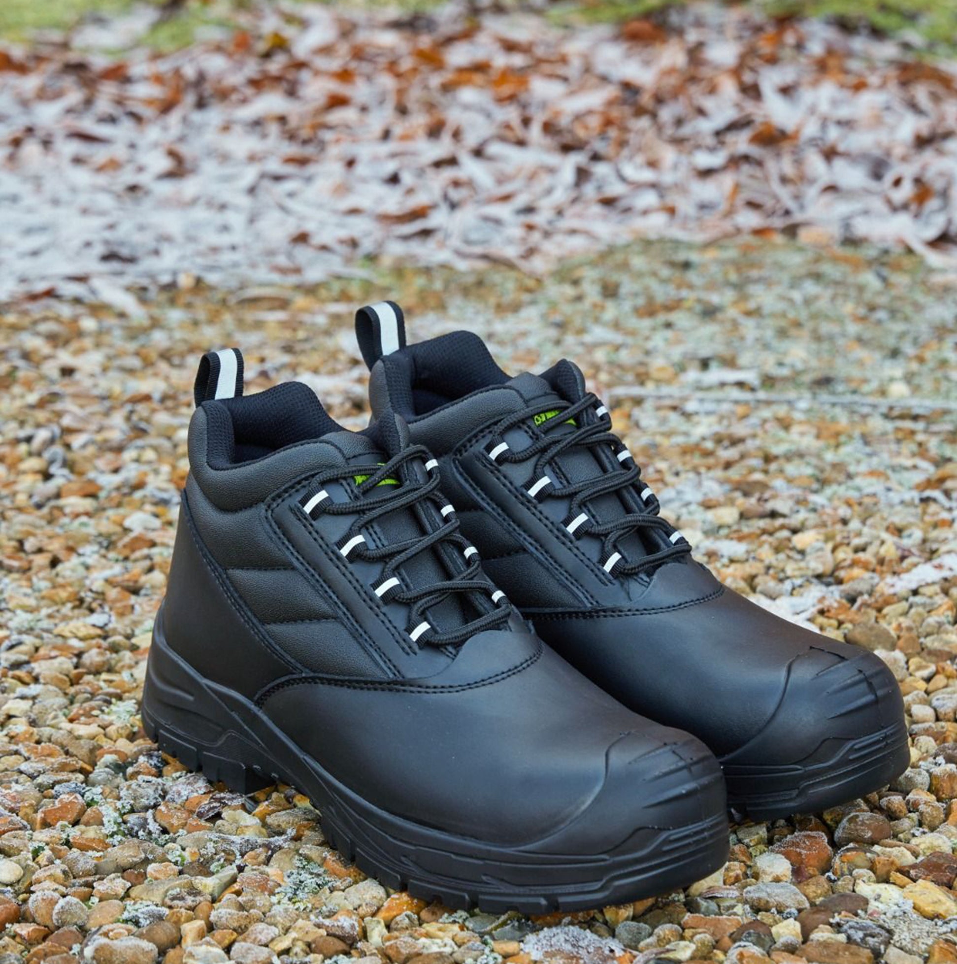 Apache HAMILTON Unisex Boots Black front view showcasing safety features and lace-up design on rocky ground.