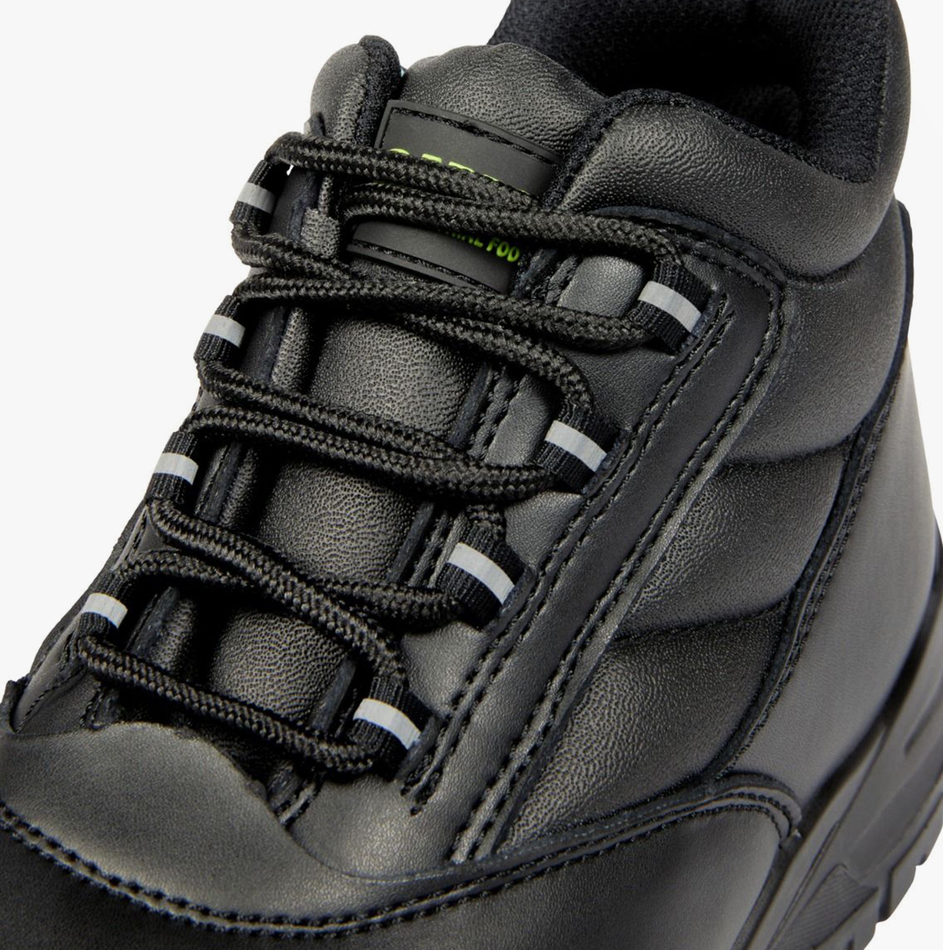 Apache HAMILTON Unisex Boots Black detail view focusing on lace-up design and leather upper.