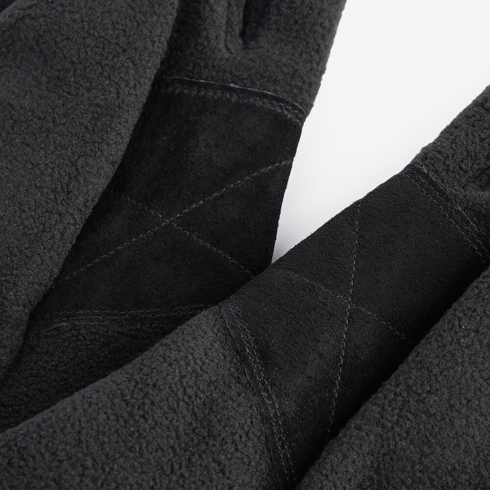 Barbour COALFORD FLEECE GLOVES Mens Black detail view showcasing soft fleece and elasticated cuffs.