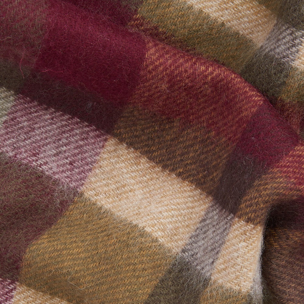 Barbour FIELD REVERSIBLE Scarf Unisex Adults Army Green close-up view of check design in premium lambswool fabric.