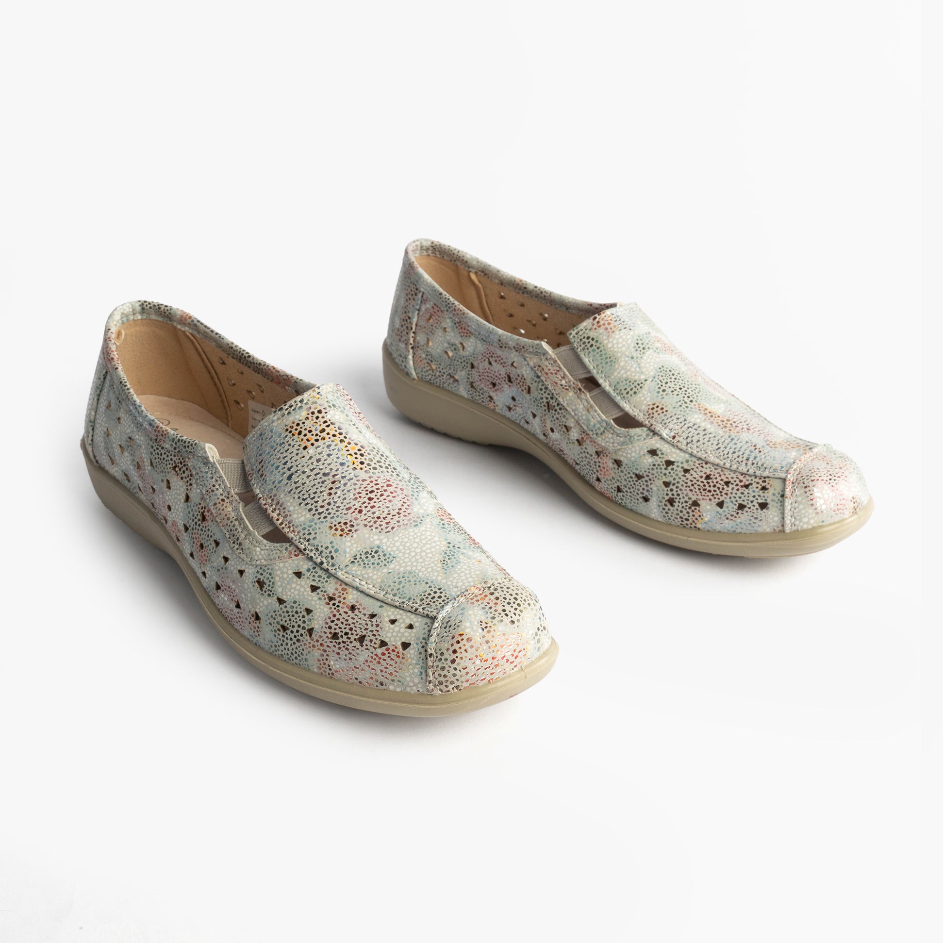 Boulevard MARSHA Womens Cut-Out Slip-On Shoes Multi Floral
