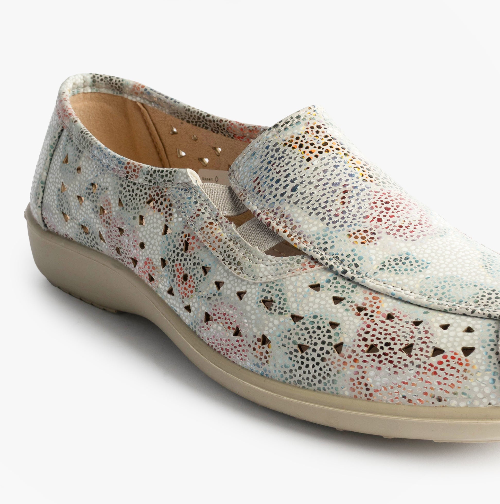 Boulevard MARSHA Womens Cut-Out Slip-On Shoes Multi Floral