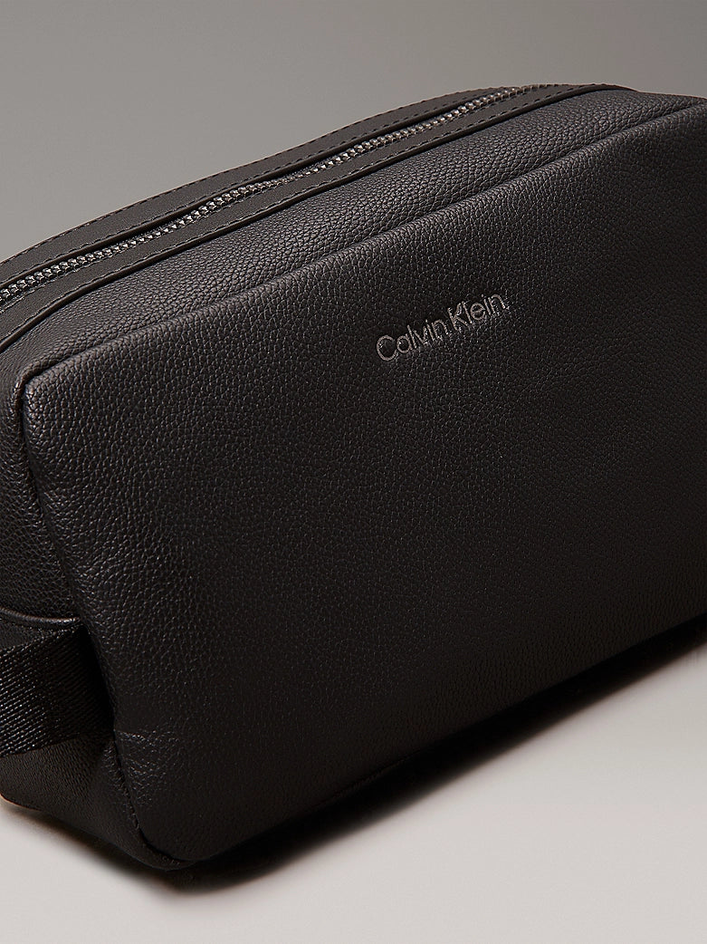 Calvin Klein WARMTH WASHBAG Mens Black