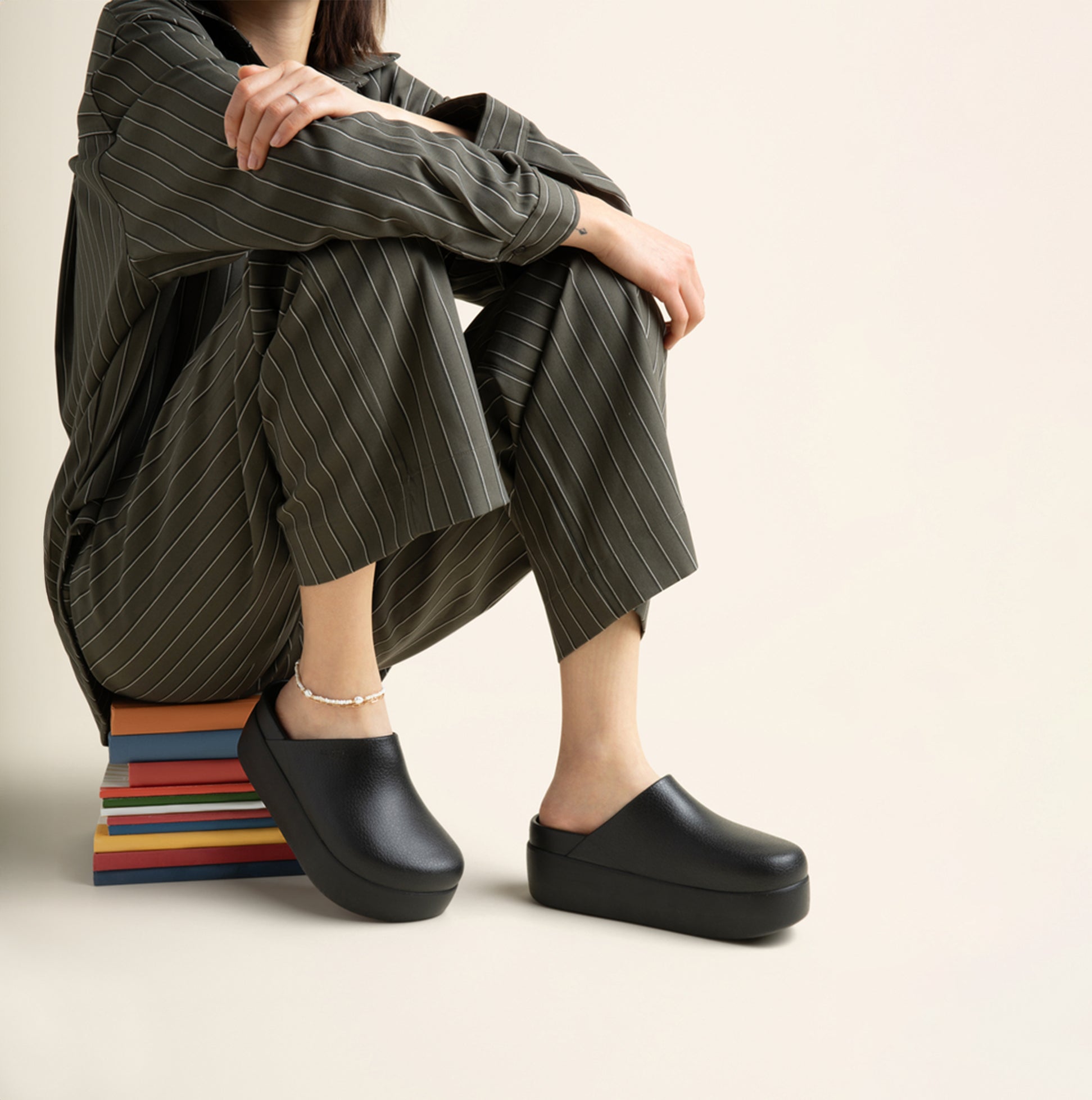 Crocs 209869-001 DYLAN PLATFORM Womens Clogs Black