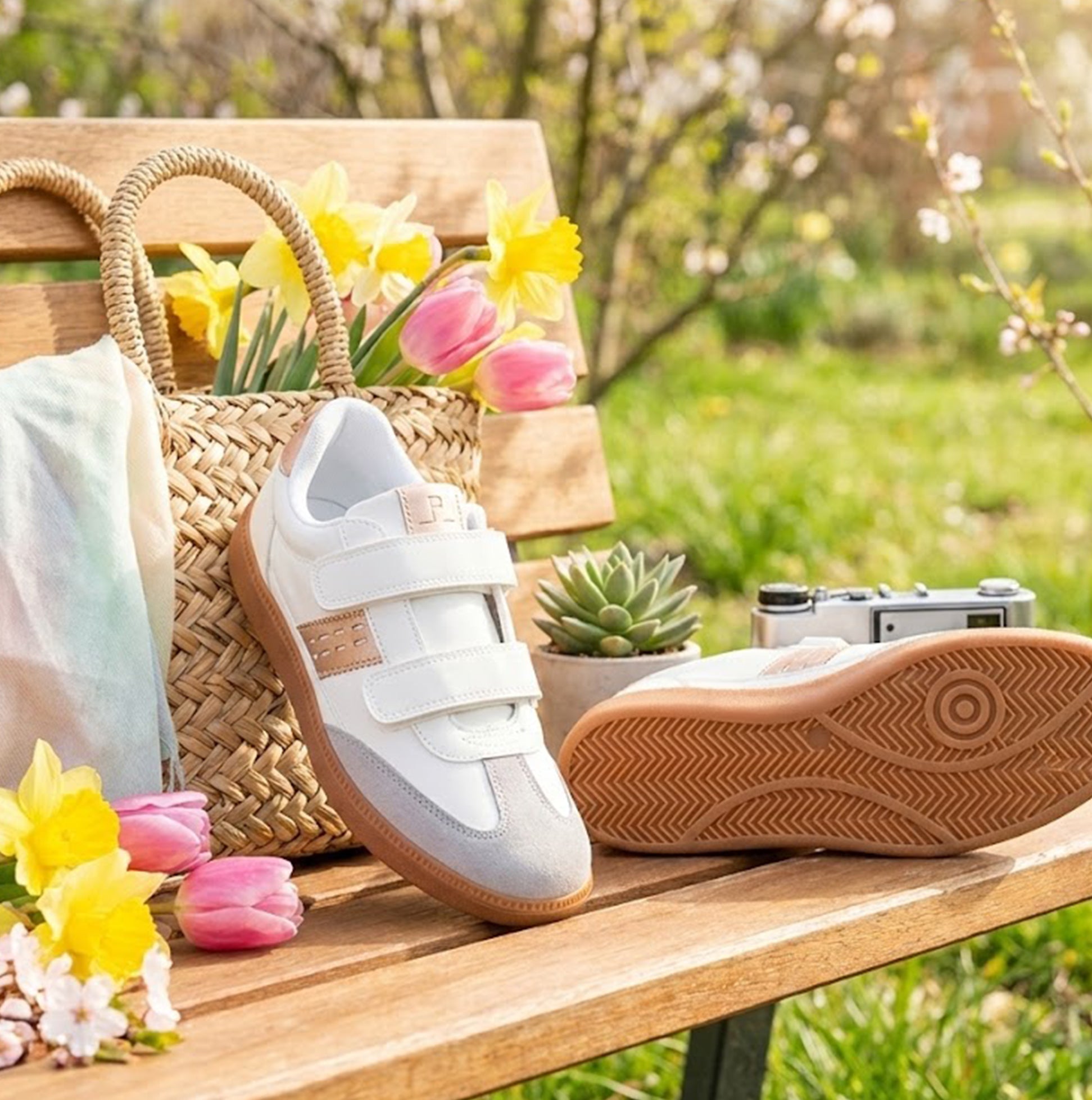 DEK REANA Womens Trainers White