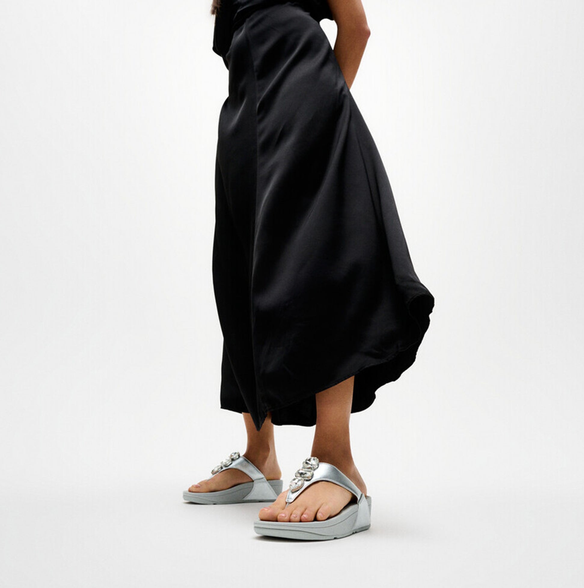 FitFlop LULU ULTRA Womens Toe-Post Sandals Silver