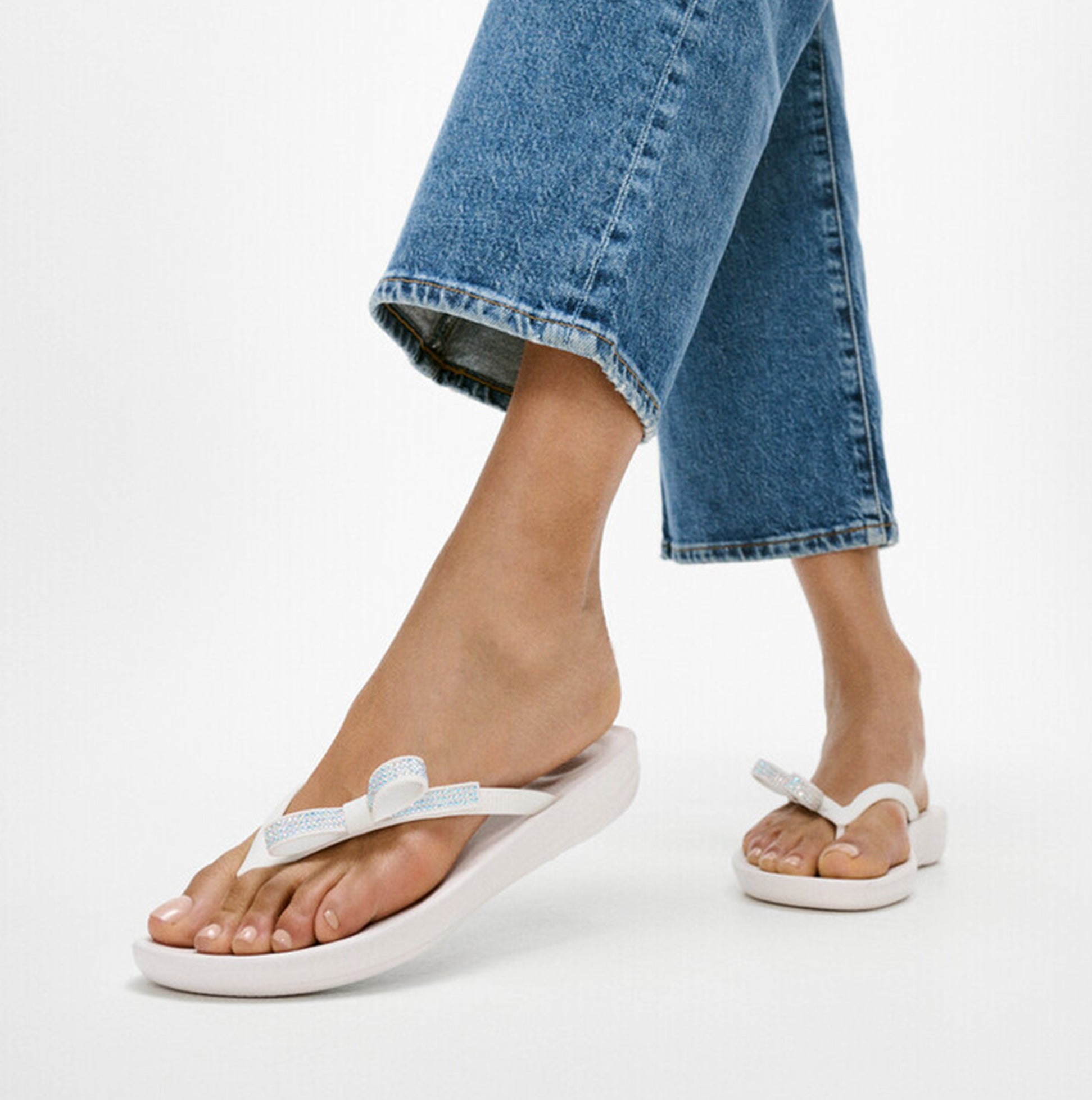 FitFlop IQUSHION GLITZ Womens Toe-Post Sandals Urban White
