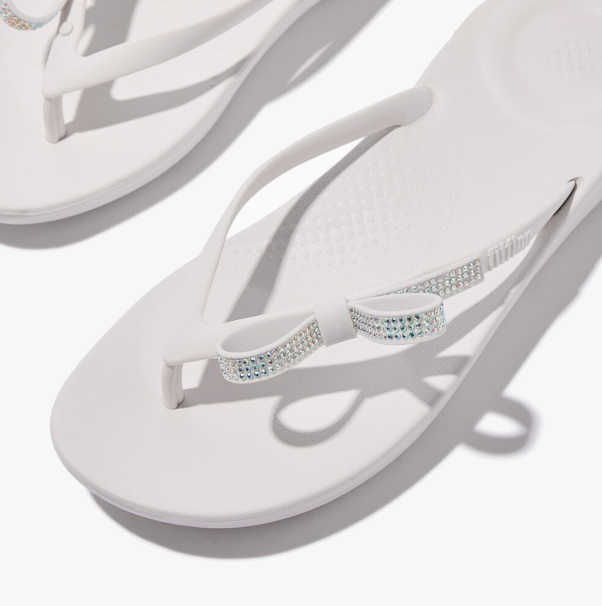 FitFlop IQUSHION GLITZ Womens Toe-Post Sandals Urban White