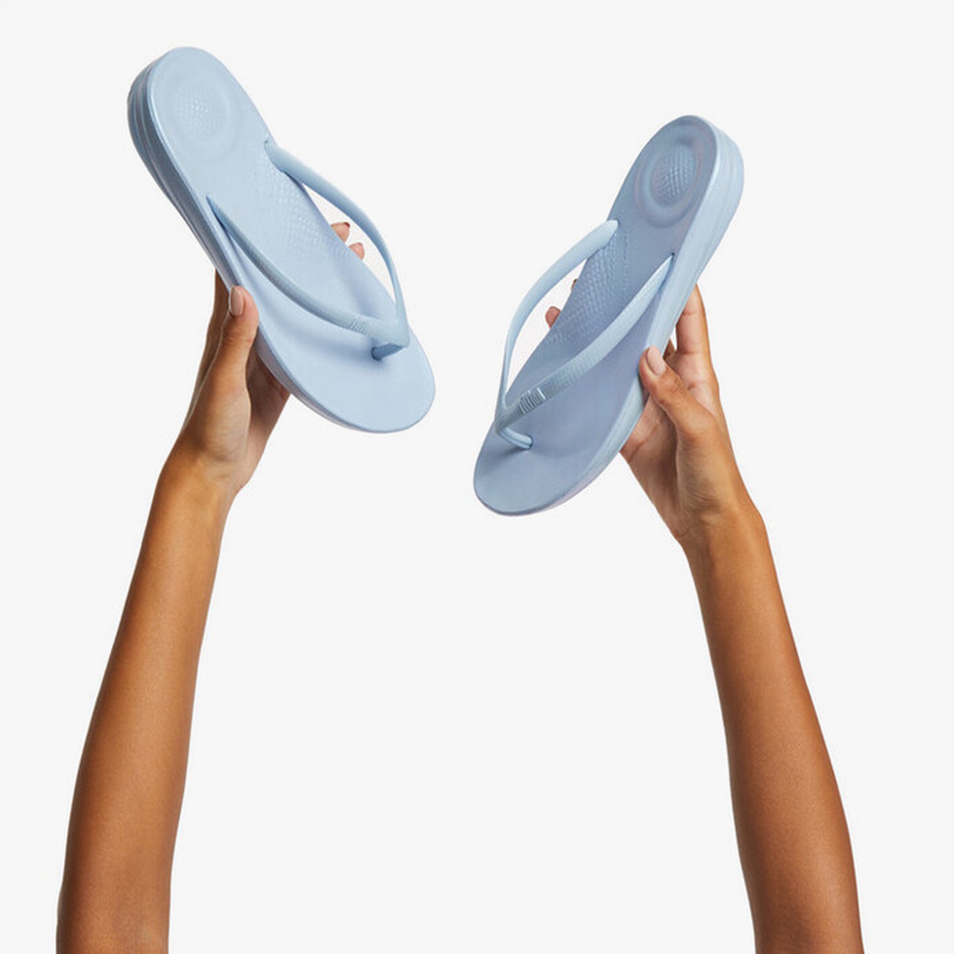 FitFlop iQUSHION PEARLIZED ERGONOMIC Womens Flip Flops Pearlized Skywash Blue