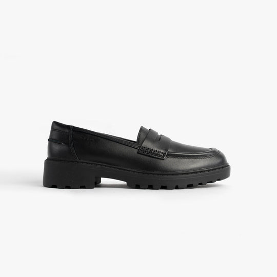 GEOX J CASEY GIRL Girls Black side view of synthetic school shoe with round toe and slip-on design.