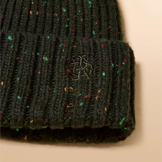 Joules HAMMOND Mens Beanie Green detail view with textured knit and logo embroidery.