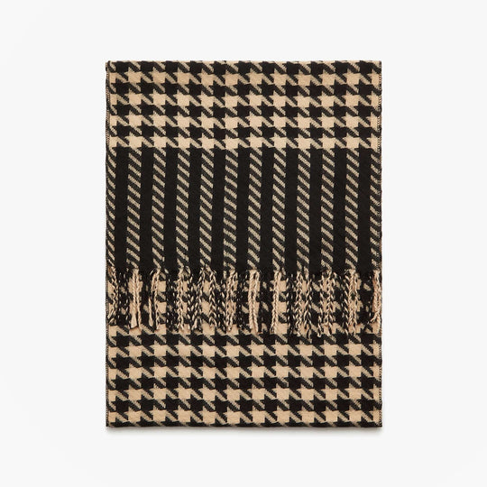 Joules LANGTREE Womens Winter Black/Tan front view of the scarf featuring houndstooth pattern and fringes.