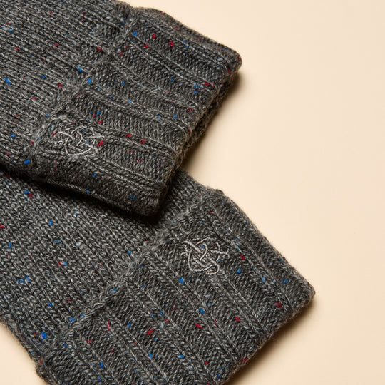 Joules HAMMOND Mens Gloves Grey, close-up view highlighting texture and detail, with multicolored flecks on grey fabric.