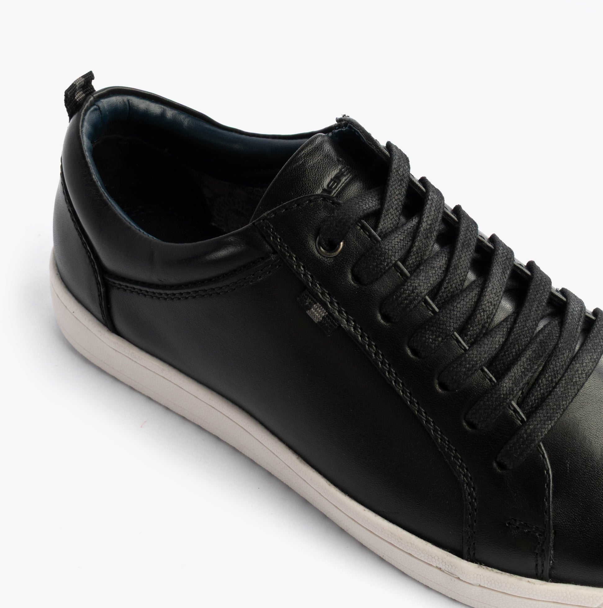 Roamers M799A Mens Trainers Black