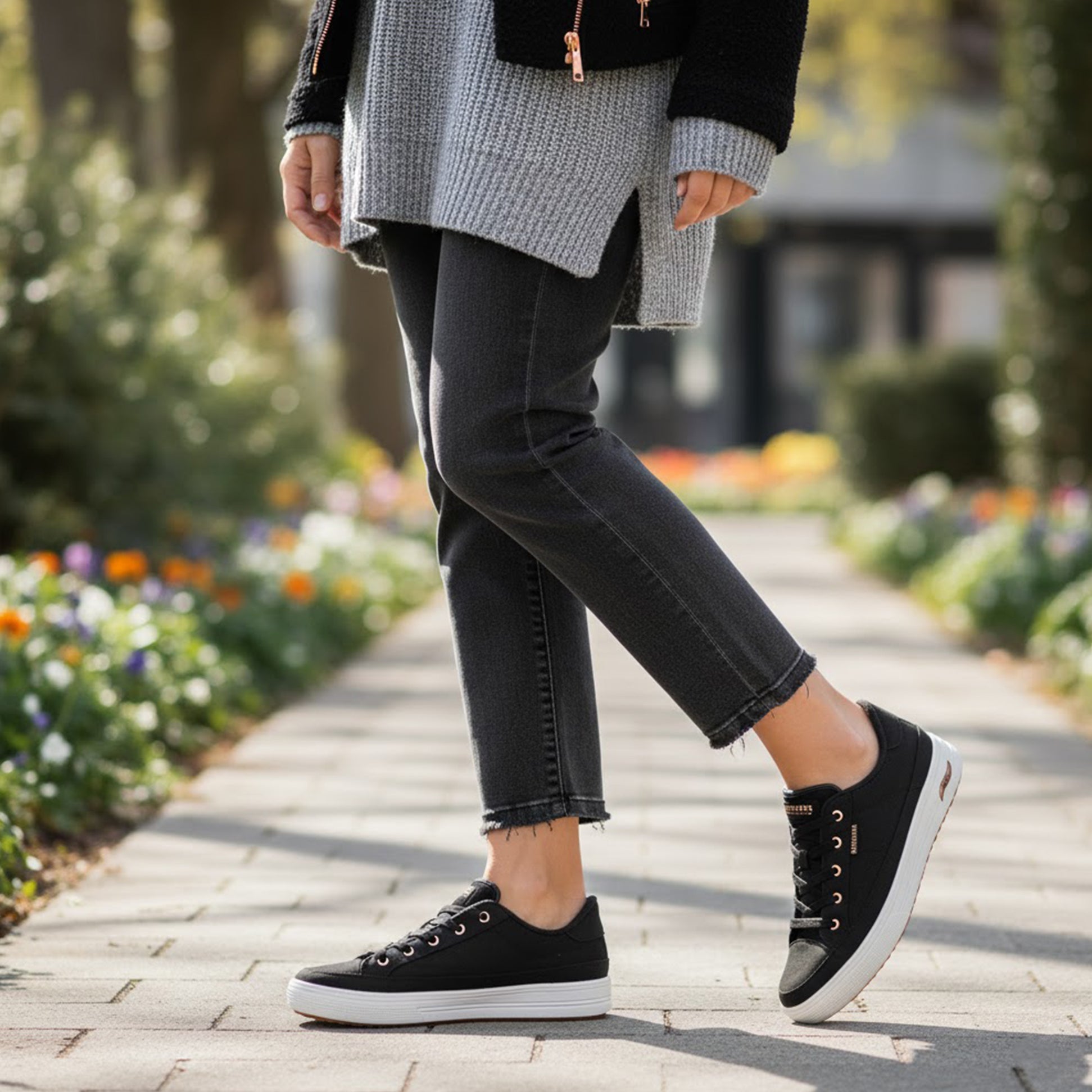 Skechers 177190/BLK ARCH Womens Trainers Black