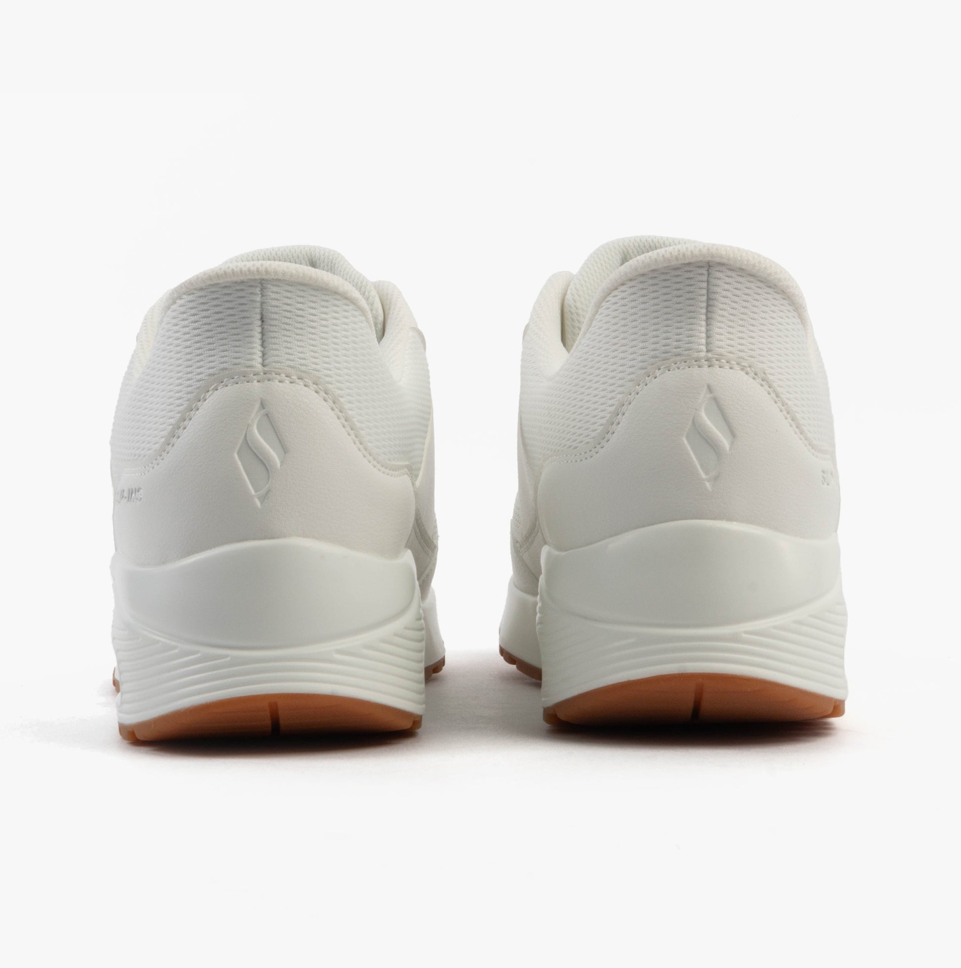 Skechers 183022/WHT UNO - BANKSIA Mens Trainers White rear view showing the low top and rubber sole.