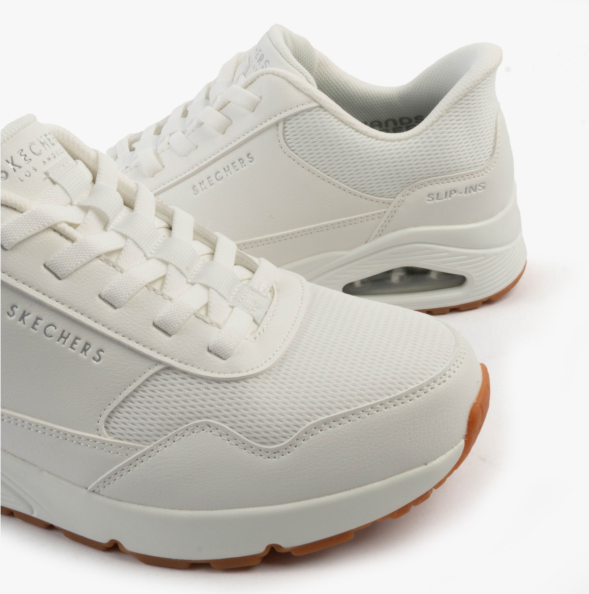 Skechers 183022/WHT UNO - BANKSIA Mens Trainers White side view showing synthetic leather upper and lace-up closure.