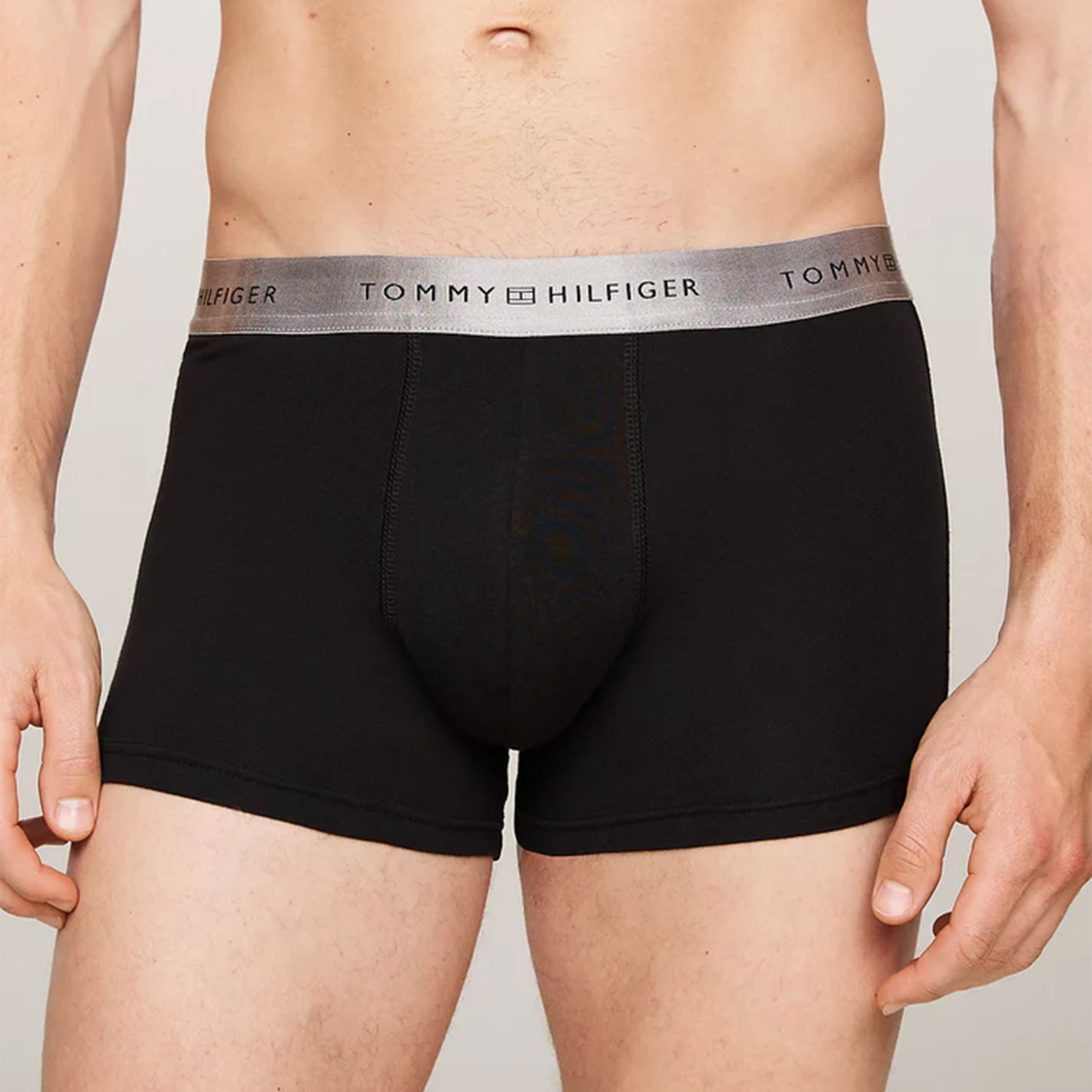 Tommy Hilfiger SIGNATURE COTTON Mens 3 Pack Trunks Black front view showcasing elasticated waistband and stretch cotton material.