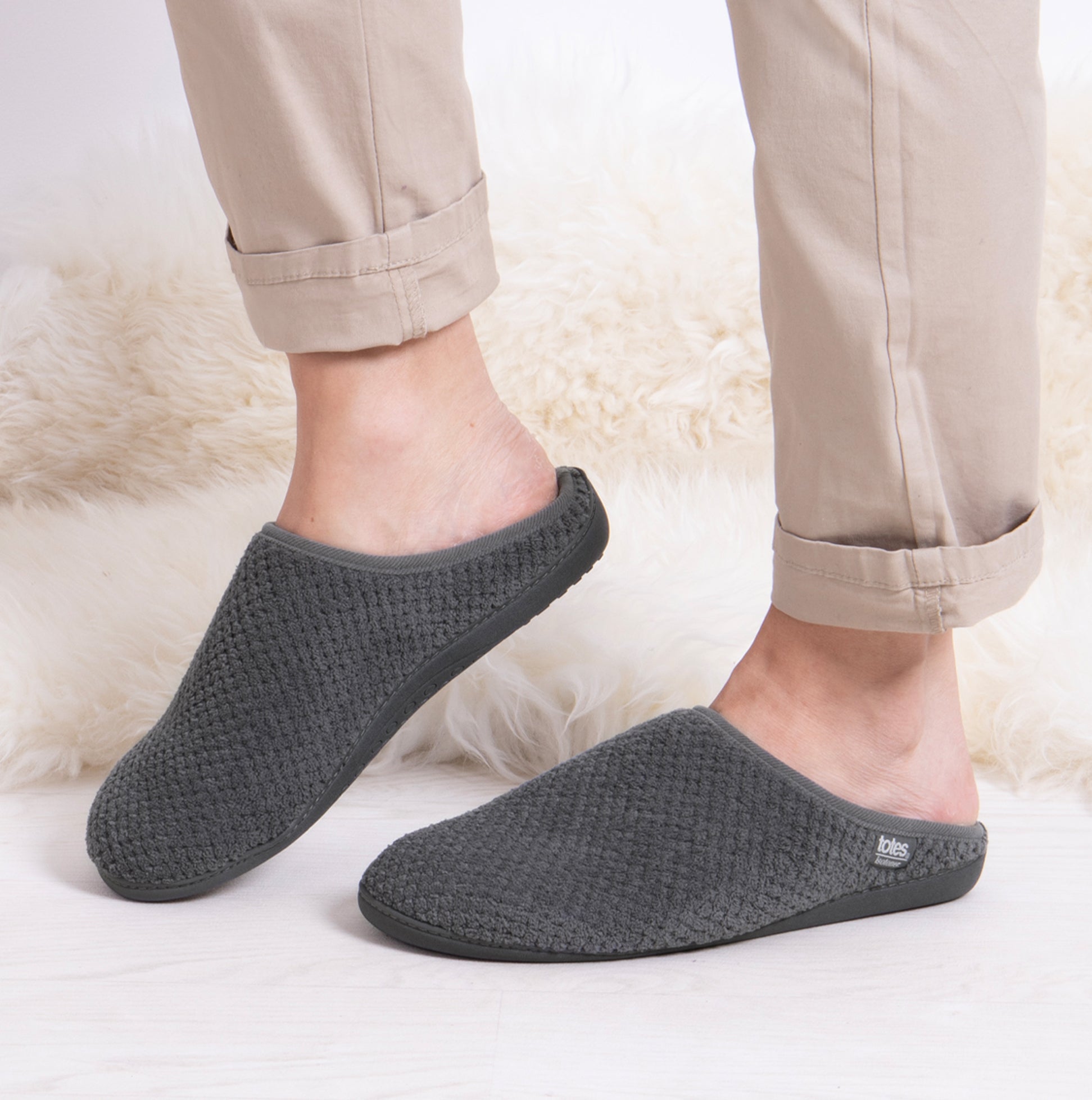 Totes Isotoner SWEPT BACK POPCORN MULE Mens Mule Slippers Grey