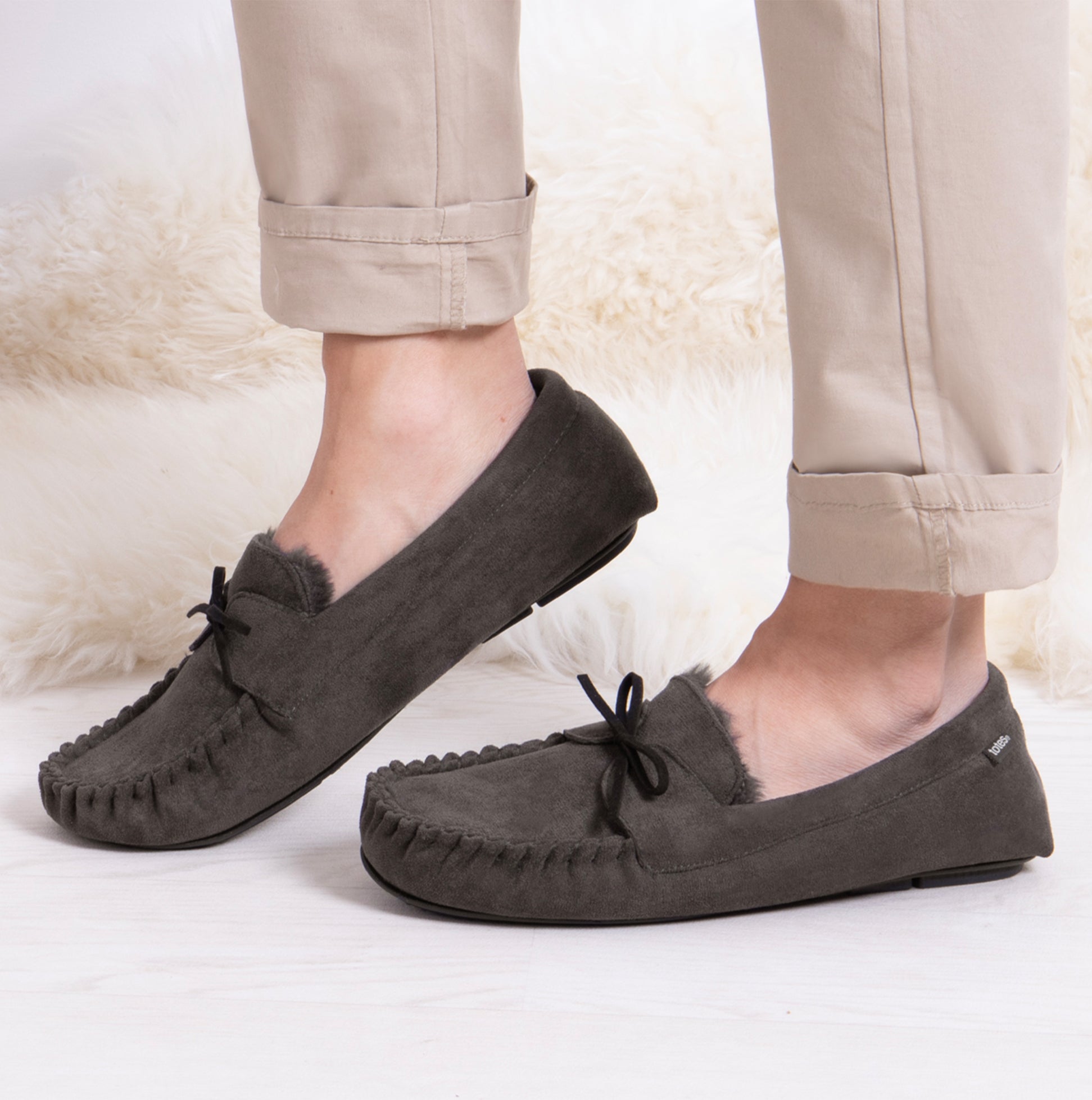Totes Toasties SUEDETTE MOCCASIN Slippers WITH FAUX FUR LINING Mens Grey
