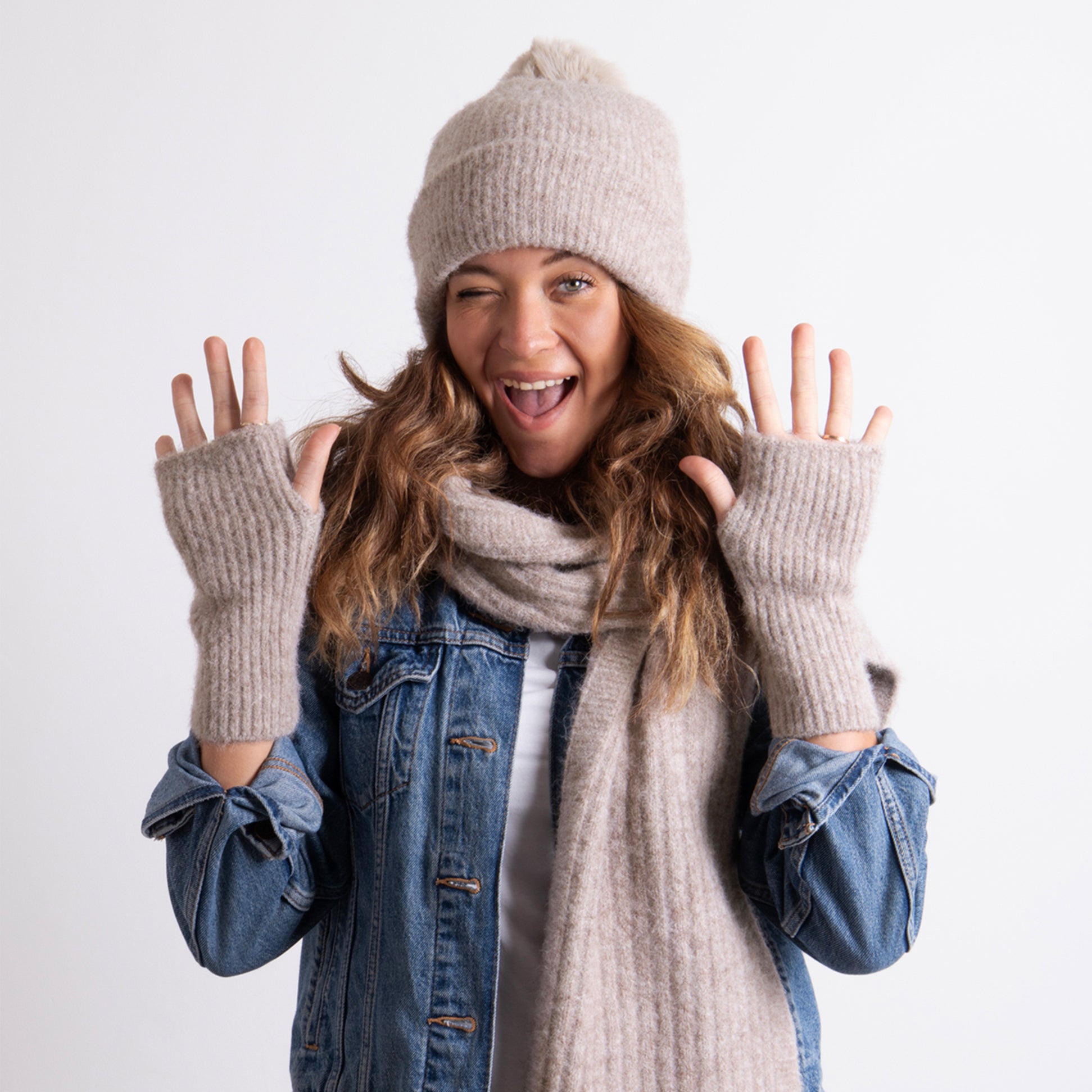 Totes Toasties KNITTED HAT SCARF & ARM WARMER GIFT SET Womens Oat