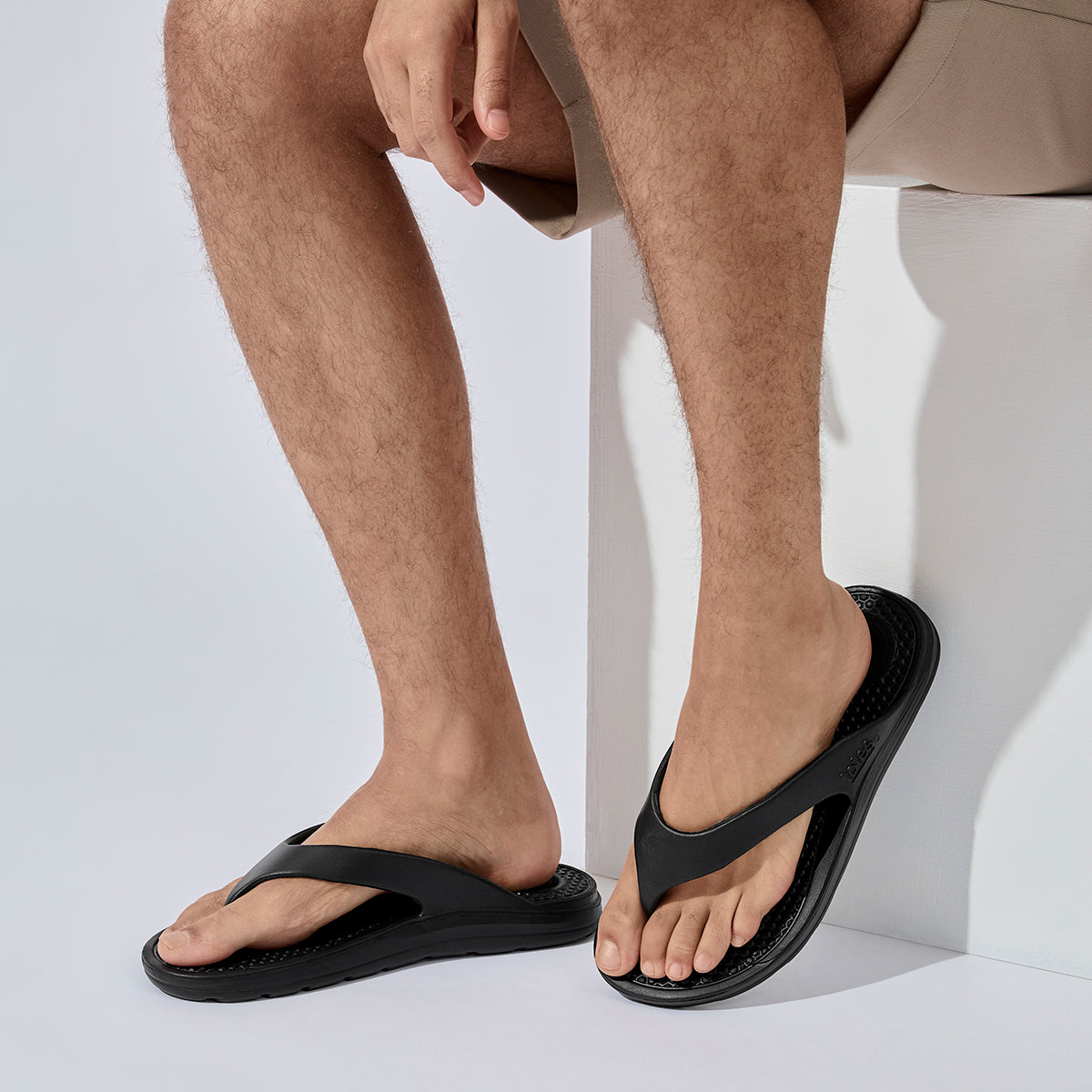 Totes Sol Bounce 0352 Mens Toe-Post Sandals Black