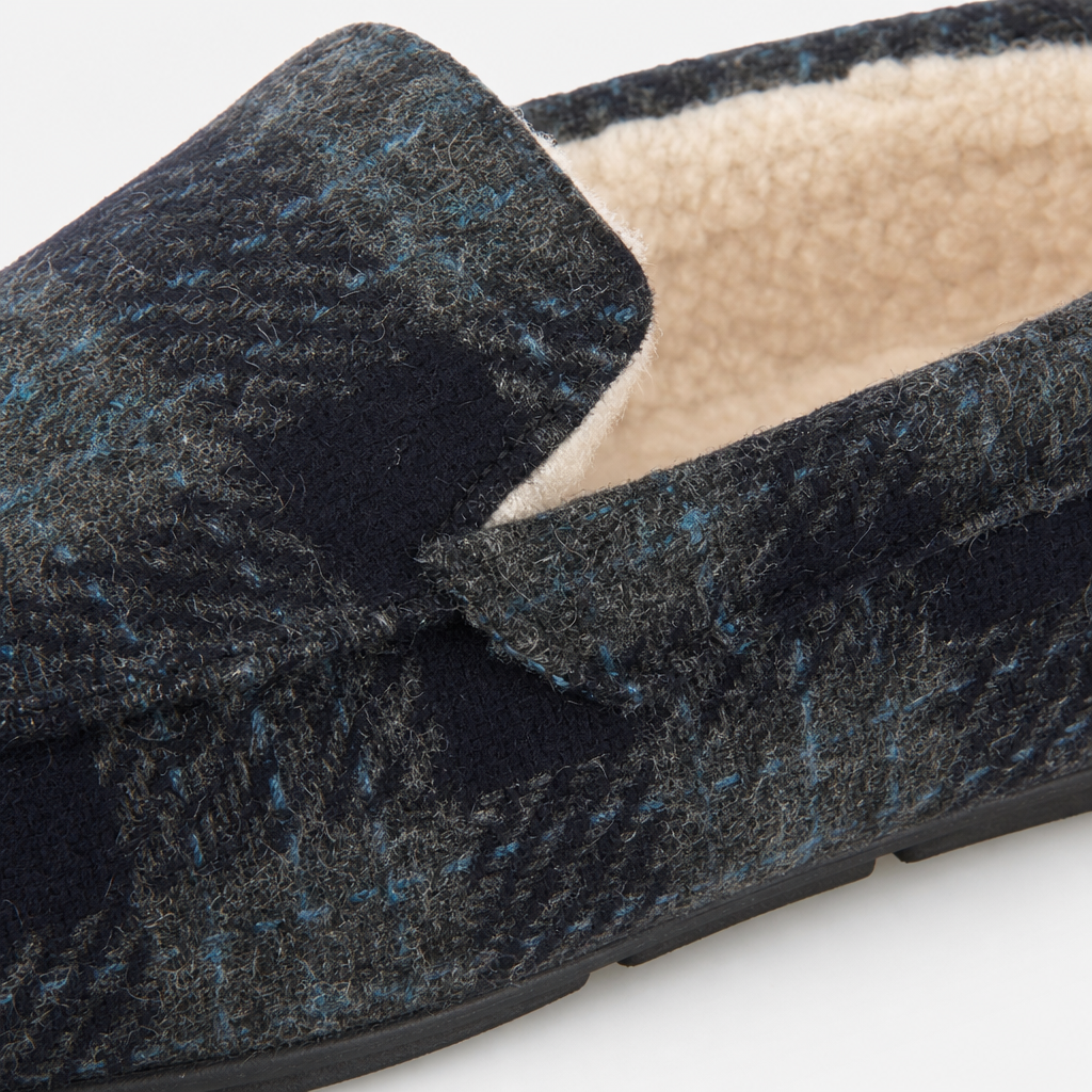 Totes Toasties CHECK MOCCASIN WITH CURLY FUR LINING Mens Moccasins Navy Check