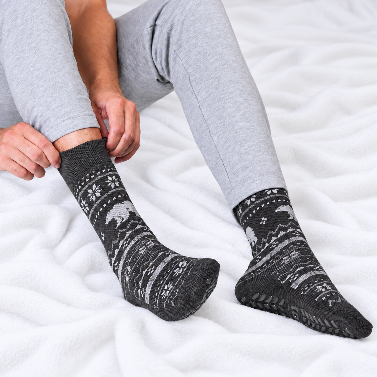 Totes Toasties ORIGINAL SLIPPER SOCKS Mens Slipper Socks Polar Bear